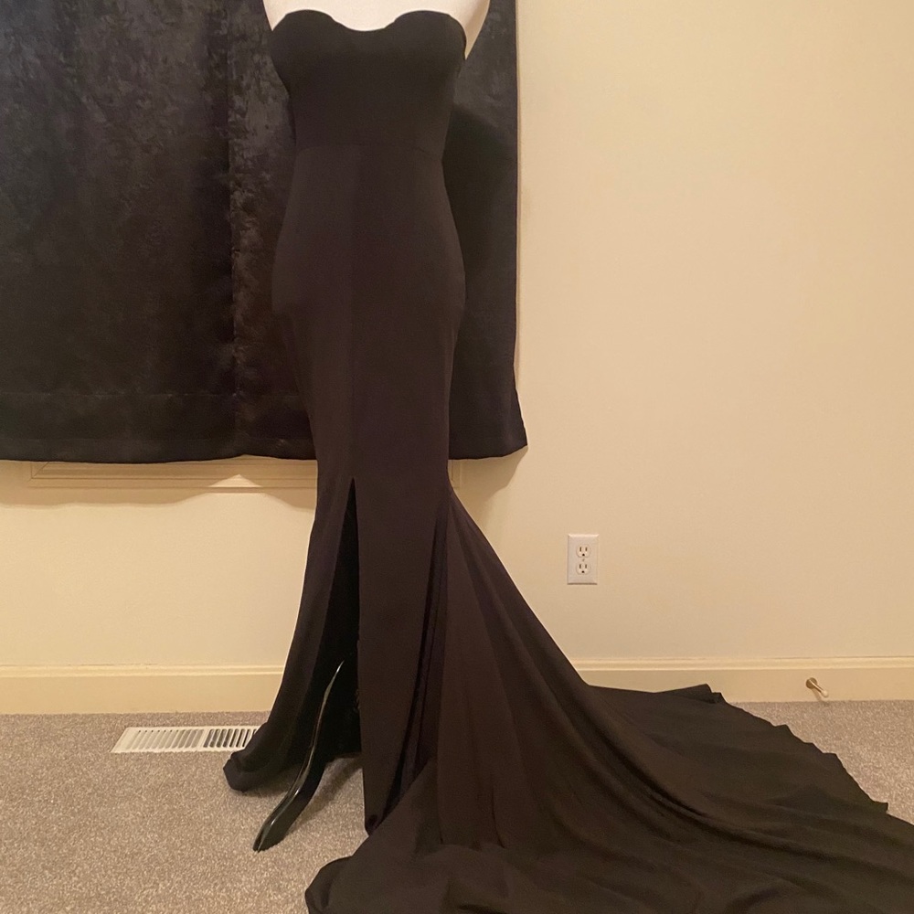 💃🏼STUNNING BLACK STRAPLESS DRESS W/TRAIN